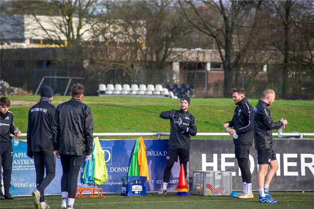 Unter der Leitung des neuen Cheftrainers Alexander Zerche und Co-Trainer Karoly Spranger ist der TuS Haltern am See in die Vorbereitung auf die restliche Saison 2023/24 gestartet.