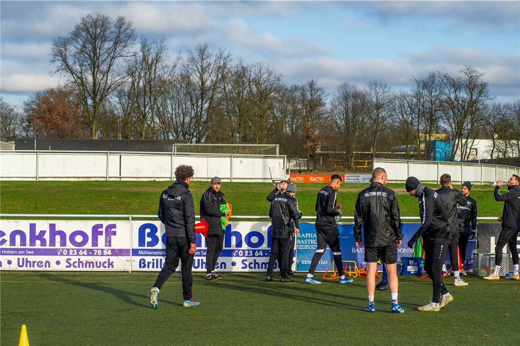 Unter der Leitung des neuen Cheftrainers Alexander Zerche und Co-Trainer Karoly Spranger ist der TuS Haltern am See in die Vorbereitung auf die restliche Saison 2023/24 gestartet.