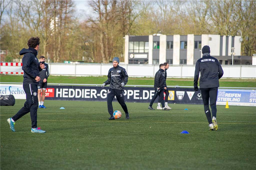 Unter der Leitung des neuen Cheftrainers Alexander Zerche und Co-Trainer Karoly Spranger ist der TuS Haltern am See in die Vorbereitung auf die restliche Saison 2023/24 gestartet.