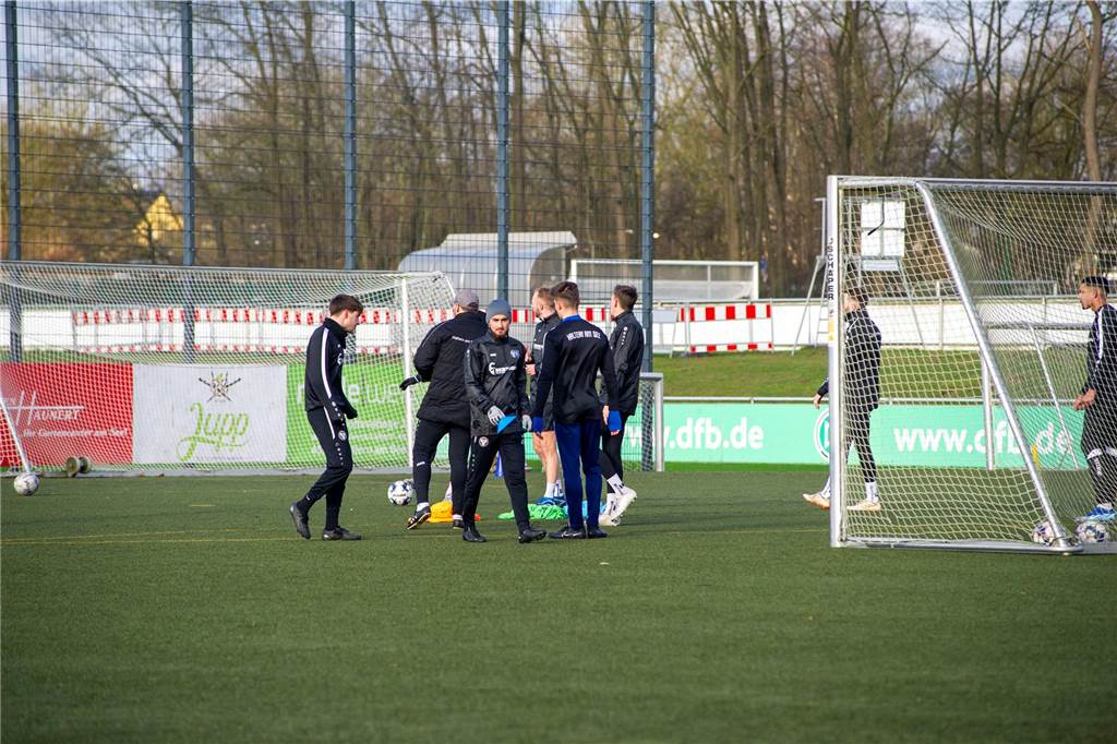 Unter der Leitung des neuen Cheftrainers Alexander Zerche und Co-Trainer Karoly Spranger ist der TuS Haltern am See in die Vorbereitung auf die restliche Saison 2023/24 gestartet.