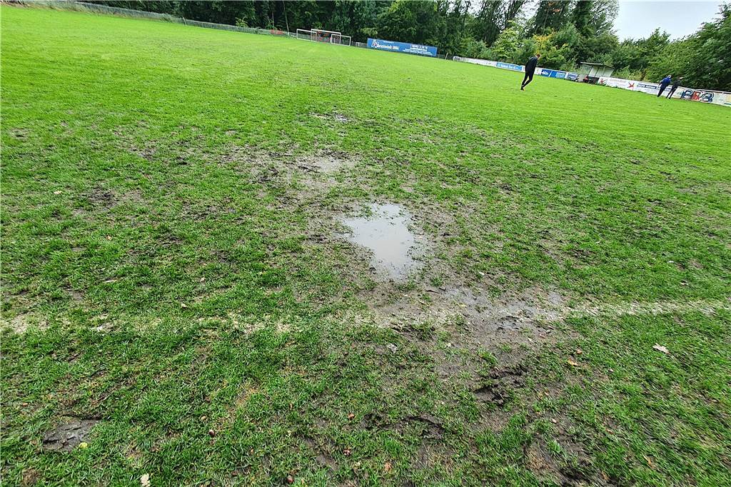 Keine Stollenschuhe? BR Billmerich reagiert mit Ironie und Unverständnis auf Overberger Einspruch Unter der Woche hatte die zweite Mannschaft von BR Billmerich das Training sogar ausfallen lassen, um den Platz für den Spielbetrieb am Sonntag zu schonen.