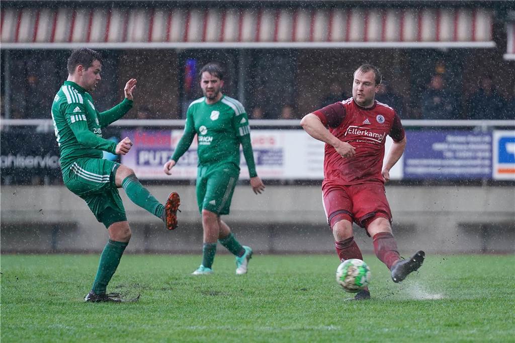 Unter schweren Bedingungen standen sich die Topteam der Kreisliga A in Alstätte gegenüber.