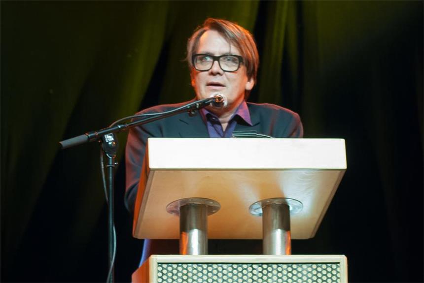 Lebendige Buchpräsentation beim Zeltfestival Unterhielt das Publikum mit seinen Geschichten: Sven Regener