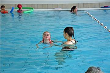 Unterricht für Nichtschwimmer kann derzeit aufgrund der Pandemie auch in Lünen nicht stattfinden - DLRG und Schwimmvereine befürchten schlimme Folgen.