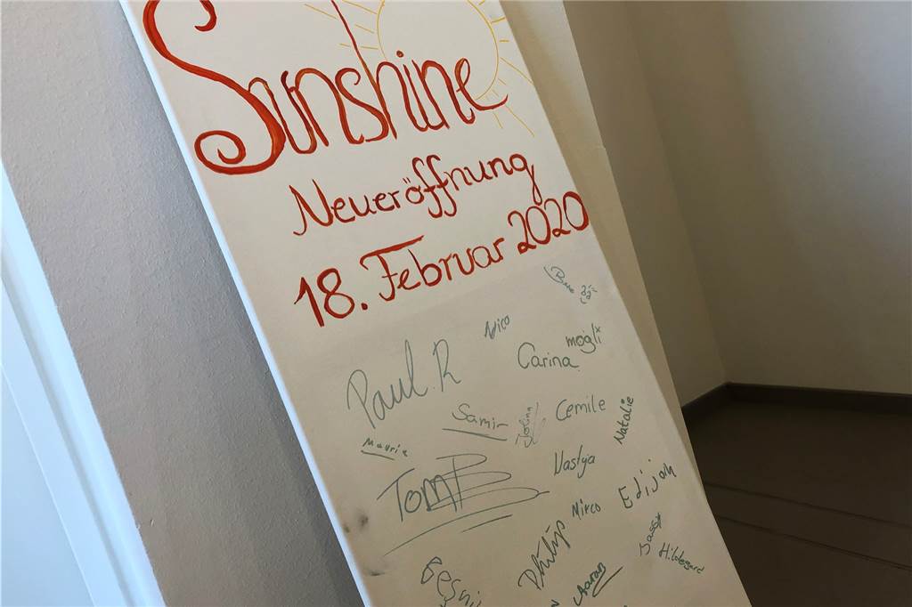 Jugendzentrum in Selm: Großer Andrang am Tag der Wiedereröffnung des Sunshine Unterschriften der Besucher des ersten Tages im neuen Sunshine.