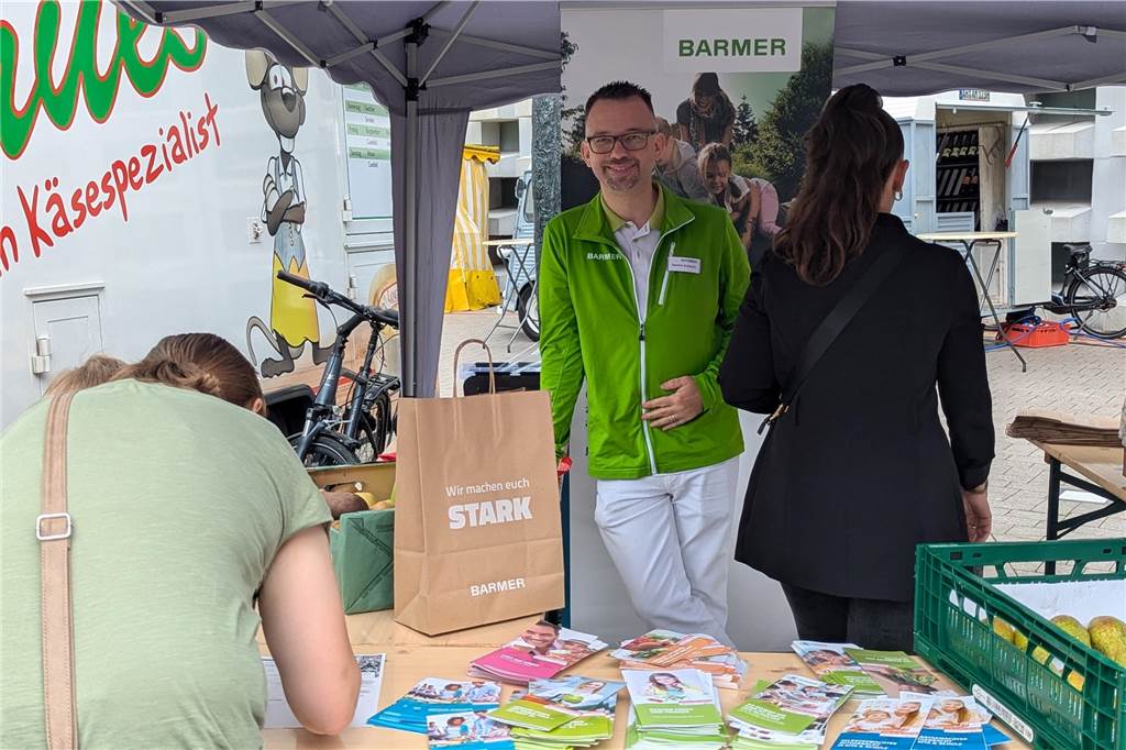 Unterstützt von Ahauser Vereinen, boten zahlreiche Stationen Spielspaß am Samstag (17.8.). Beim Wochenmarkt gab es etwas ganz Besonderes: Erstklässler konnten mit ihrer neuen Schultüte vorbeikommen, die dann mit gesunden Überraschungen gefüllt wurde.