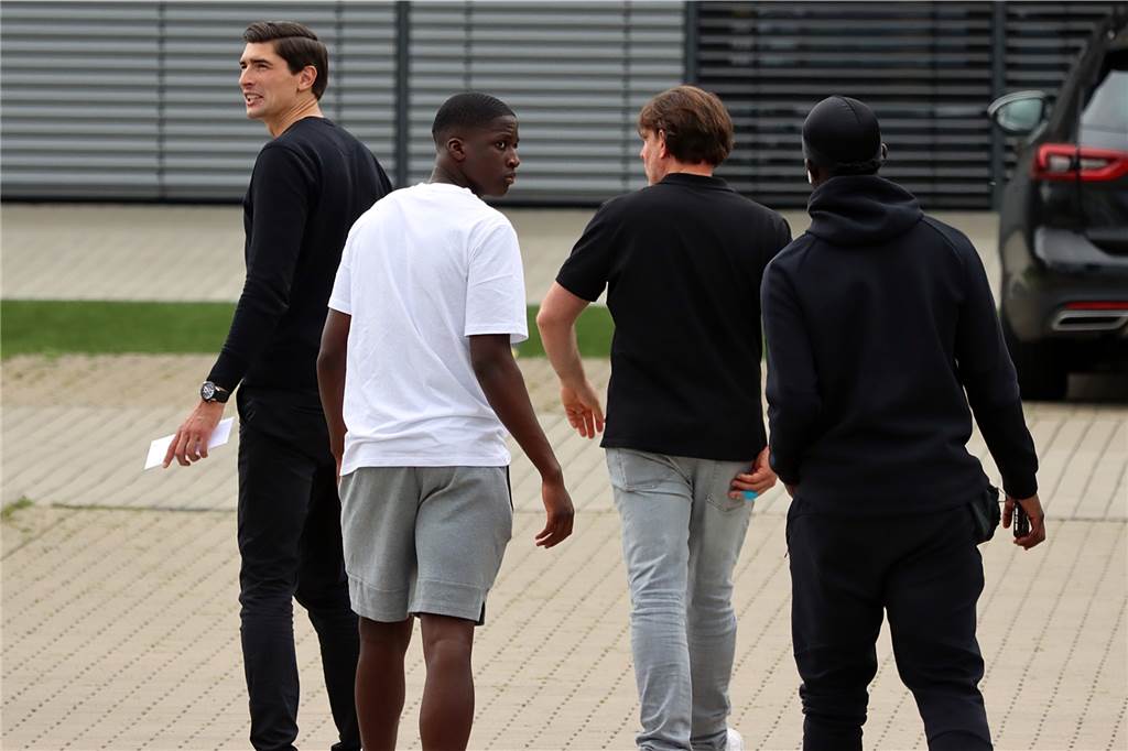 Unterwegs auf dem BVB-Trainingsgelände: Soumaila Coulibaly (l.) und sein Bruder Mamadou.