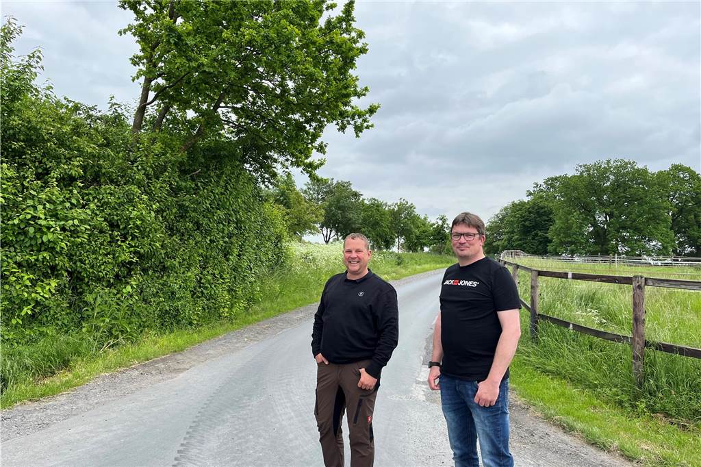 Parkplatz an der Reithalle: Freie Wähler Ascheberg haben Vision für Herbern Unterwegs in Herbern schildern Frank Holtrup und Stephan Heitbaum "ihre Vision" für den Ort.