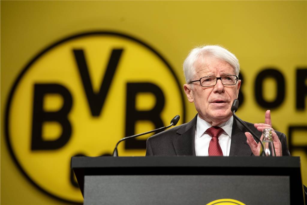 Anderbrügge-Buch wird in Dortmund vorgestellt: „Werte sind immer dieselben“ Unterzeichnete mit Ingo Anderbrügge dessen ersten Profivertrag: BVB-Präsident Dr. Reinhard Rauball.