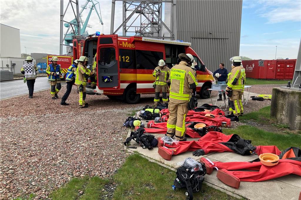 Unzählige Einsatzkräfte waren bei der Großübung auf dem Gelände des Trianel-Kraftwerkes in Lünen im Einsatz.