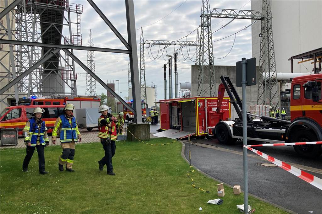 Unzählige Einsatzkräfte waren bei der Großübung auf dem Gelände des Trianel-Kraftwerkes in Lünen im Einsatz.
