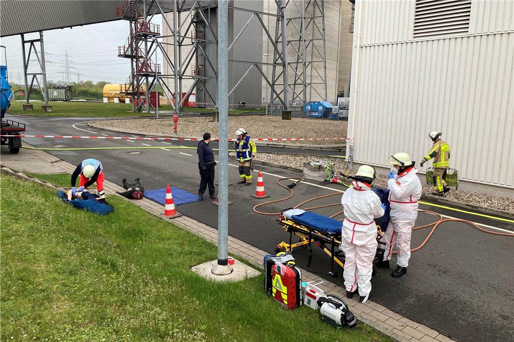 Unzählige Einsatzkräfte waren bei der Großübung auf dem Gelände des Trianel-Kraftwerkes in Lünen im Einsatz.
