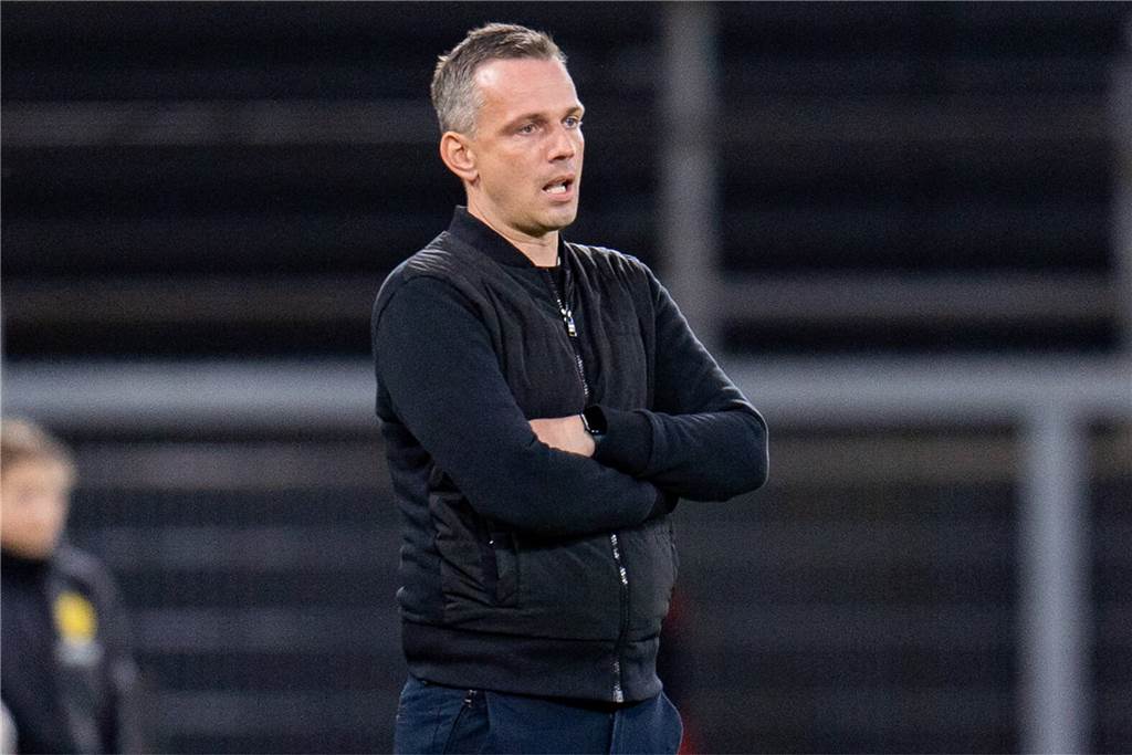 Dritte BVB-Niederlage in Serie: Katerstimmung bei der U23 nach 0:1 gegen Aue Christian Preußer steht an der Seitenlinie.