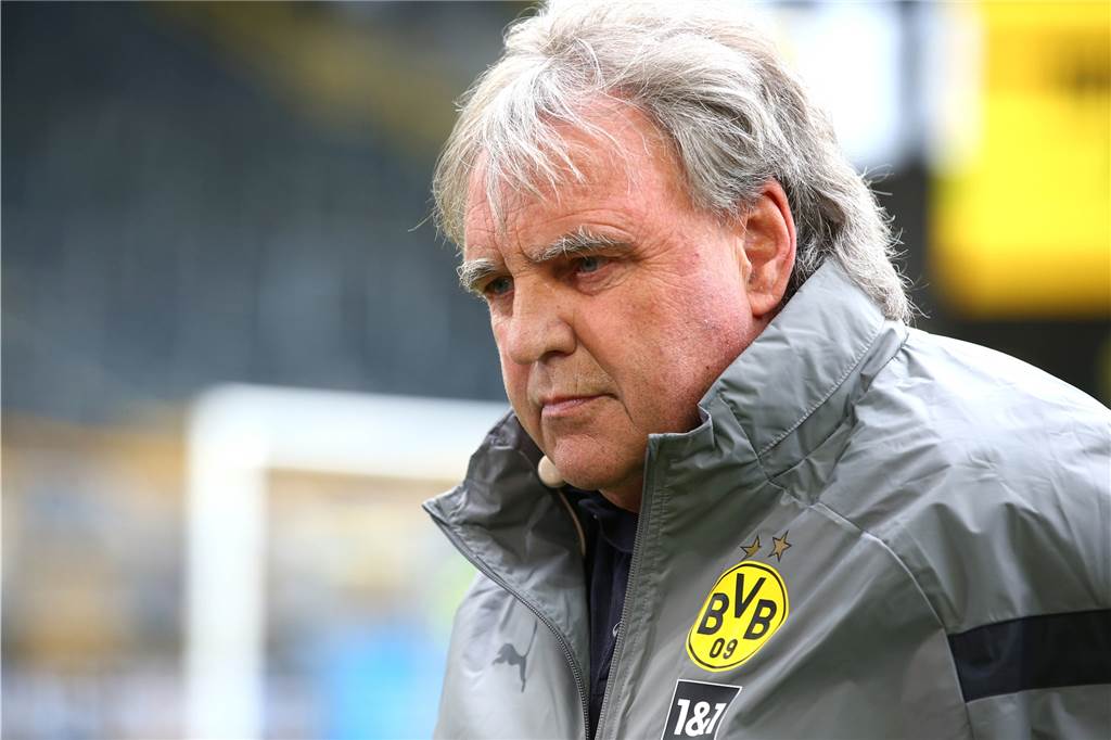 BVB-U23 scheitert vor dem Tor: Trainer Preußer kündigt personelle Veränderungen an BVB-Teammanager Ingo Preuß schaut zur Seite.