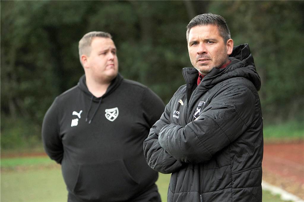 Trainer Kai Kunsmann klagt über mangelnde Trainingsbeteiligung bei den Holzpfosten Schwerte.