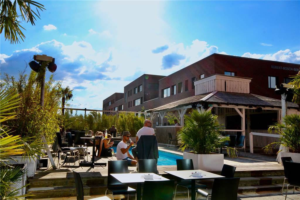 Dortmunds City bekommt wieder eine weitere Strand-Bar Urbanes Setting: Der Moog-Garden liegt mitten in Dortmund.