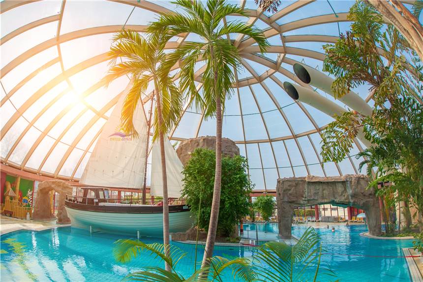 Coronavirus: Stadtverwaltung Dorsten fasst langsam wieder Tritt Urlaub unter Palmen: Das soll bald wieder im Atlantis-Freizeitbad möglich sein.