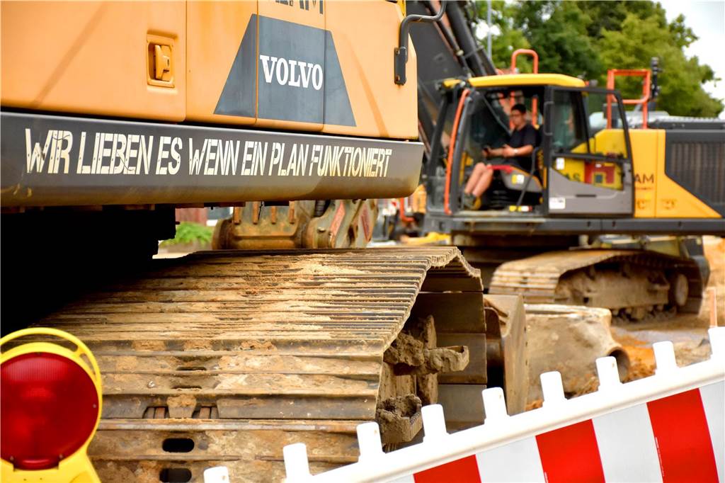 Coesfelder Straße: Schulbusse sollen nach Ferien wieder normal fahren Bagger in Baustelle