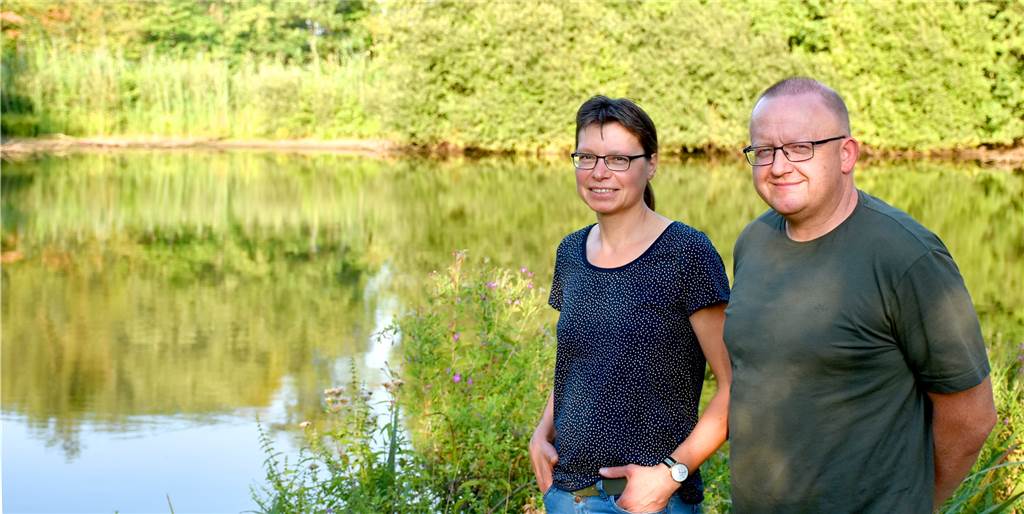 Angler schaffen sich in 50 Jahren ein echtes Paradies in Hörsteloe Ursula (47) und Stefan (53) Schönebeck: Die Schriftführerin und der Vorsitzende des Angelsportvereins Ottenstein freuen sich auf die Feier zum 50-jährigen Bestehen des Vereins. Der platzt im Moment fast aus allen Nähten. Für neue Mitglieder haben die Angler im Moment keinen Platz.