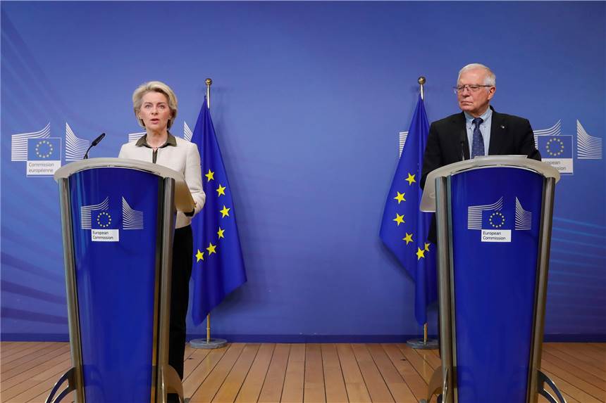 Überblick: Diese Sanktionen verhängen westliche Staaten gegen Russland Ursula von der Leyen, Präsidentin der Europäischen Kommission, und Josep Borrell, Hoher Vertreter der EU für Außen- und Sicherheitspolitik, geben eine gemeinsame Presseerklärung ab.