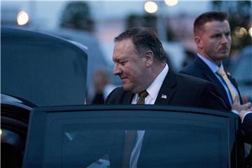 US-Außenminister Mike Pompeo reiste nach seinem Besuch in Nordkorea weiter nach Japan. Hier bei seiner Ankunft auf dem Flughafen in Tokio. Foto: Andrew Harnik/Pool AP