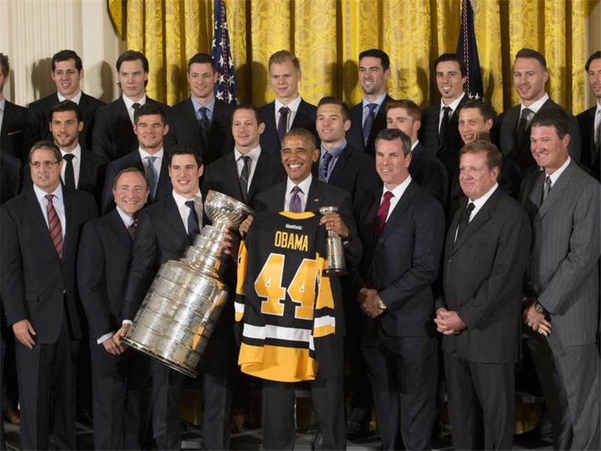 Kühnhackl nach Stanley-Cup-Triumph von Obama geehrt US-Präsident Barack Obama empfing die Pittsburgh Penguins im Weißen Haus. Foto: Michael Reynolds