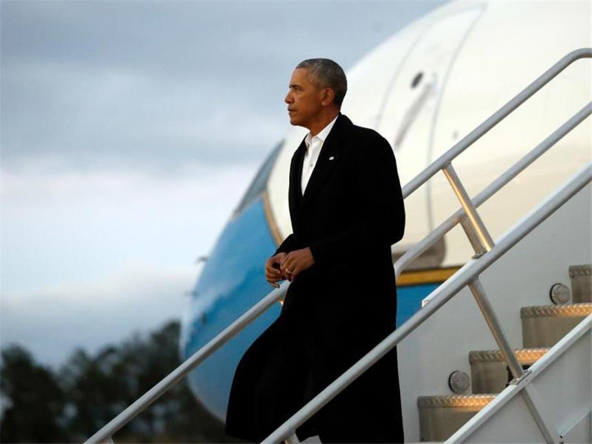 US-Präsident Barack Obama verlässt die Air Force One. Nach acht Jahren im Amt verabschiedet sich der US-Präsident von den Amerikanern. Foto: Alex Brandon