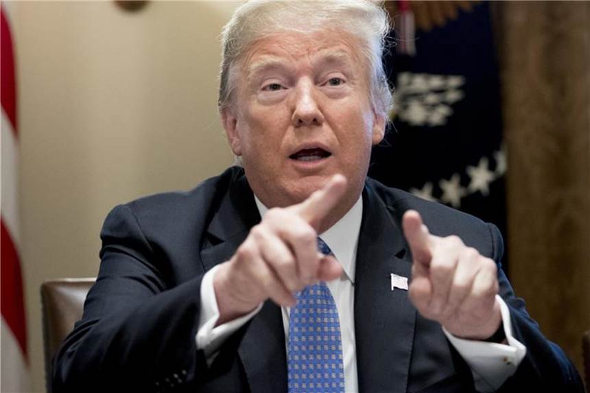 Debatte um Landreform: Südafrika bestellt US-Diplomaten ein US-Präsident Donald Trump hatte sich per Twitter in die Debatte über die umstrittene Landreform in Südafrika eingemischt. Foto: Andrew Harnik/AP