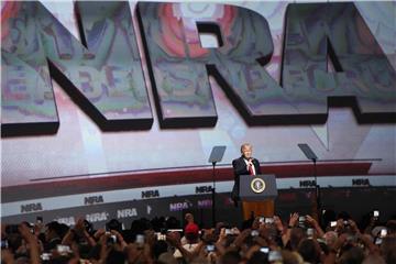 US-Präsident Donald Trump spricht bei einer Konferenz der Waffenlobby National Rifle Association (NRA). Foto: Mike Stewart/AP/Archiv
