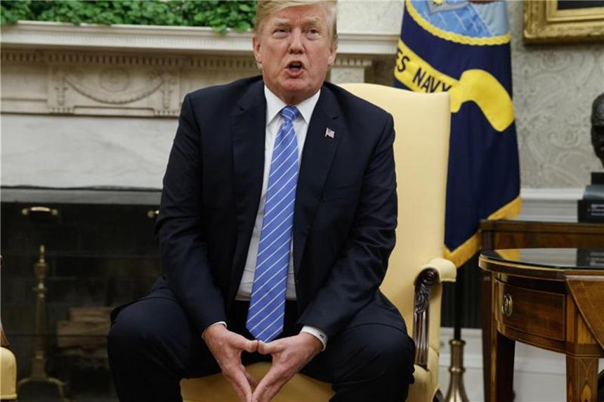 Trump fordert in Brandbrief an Berlin mehr Geld fürs Militär US-Präsident Donald Trump wirft insbesondere Deutschland vor, zu wenig in die Verteidigung zu investieren. Foto: Evan Vucci/AP