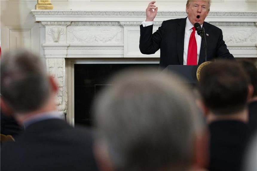 Trump will Mini-Zugeständnisse bei Waffen-Diskussion machen US-Präsident Trump kündigte Gesprächsbereitschaft bei der Frage an, ob die Waffengesetze strikter gefasst werden sollen. Foto: Evan Vucci