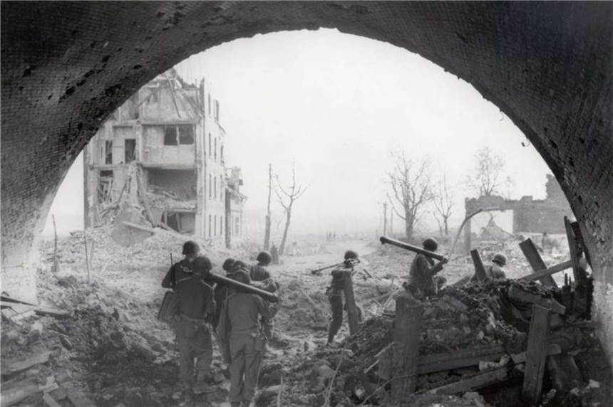 Erleben Sie die Befreiung Dortmunds vor 75 Jahren „live“ mit US-Soldaten im zerstörten Wambel.