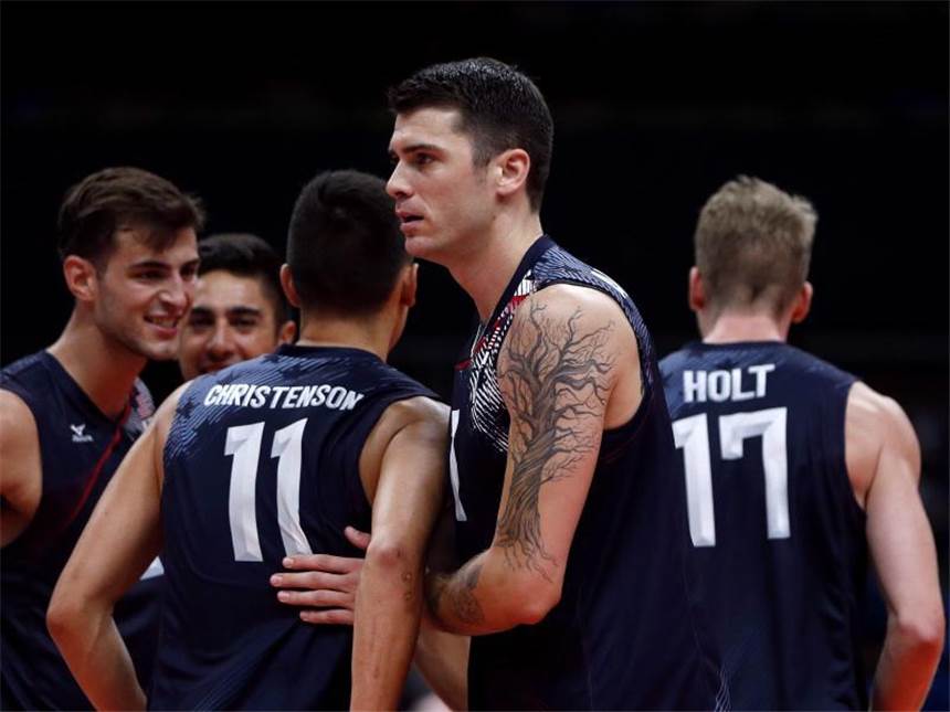 «Emotionale Achterbahnfahrt»: US-Volleyballer drehen auf US-Volleyballer Mathew Anderson (M) steuerte elf Punkte zum Sieg gegen Polen bei. Foto: Jorge Zapata