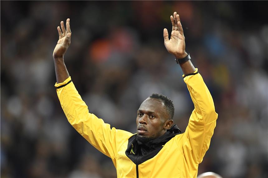 Bolt, Neymar und Co. - Menschen des Sportjahres 2017 USAIN BOLT - 55 500 Zuschauer feiern die Lichtgestalt der Leichtathletik am 13. August auf der letzten Ehrenrunde im Londoner Olympiastadion. Acht Olympiasiege und elf WM-Titel hat der Jamaikaner in seiner schillernden Karriere erobert - in London noch einmal Bronze. Seine Weltrekorde nimmt der 31-Jährige mit in die Sportlerrente, die aber kein Ruhestand werden soll: Ein Probetraining bei Borussia Dortmund, ein Job als Botschafter der Leichtathletik und eine Rolle als Ratgeber für die nächste Generation - Big Bolt bleibt in Bewegung.