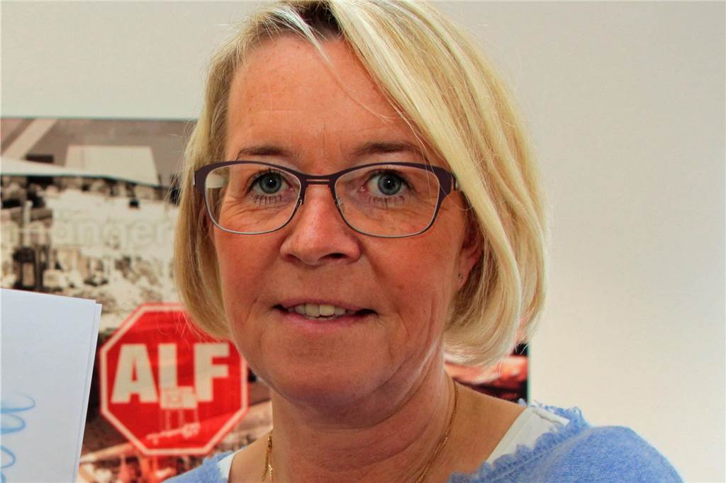 Private Grundschule in Werne: „Aus meiner Sicht hat diese Schule keine Zukunft“ Eine Frau steht vor einer Wand.