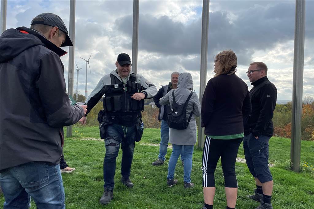 Uwe Eschbach (47) kam aus dem Dortmunder Stadtteil Bodelschwingh rauf in den Nachbarstadtteil Schwerin und beobachtete die Sonnenfinsternis hier mit Geocaching-Freunden.