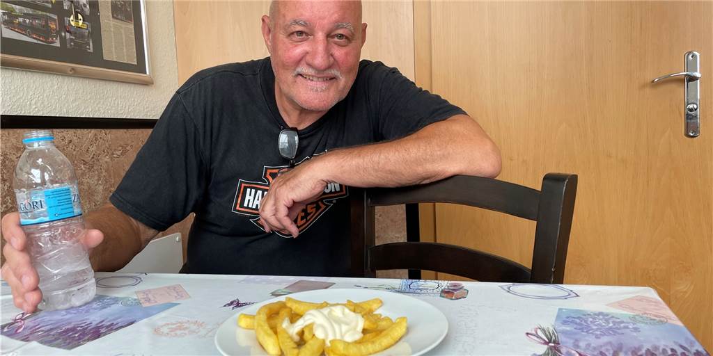Uwe Frisch hat mit seinem Sohn Maik 2014 den Hades Imbiss an der Recklinghauser Straße eröffnet.