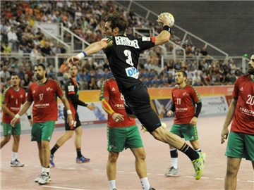 Uwe Gensheimer kommt am Wurfkreis der Portugiesen zum Abschluss. Foto: Paulo Duarte