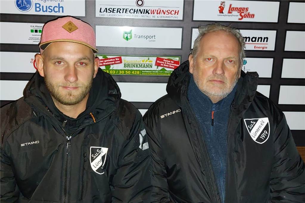 An Krebs erkrankter Trainer zurück beim SuS Lünern : „Vieles von meiner Tagesform abhängig“ Uwe Hawes (r.) und Sohn Daniel trainieren den SuS Lünern vorerst bis zum Jahresenede.