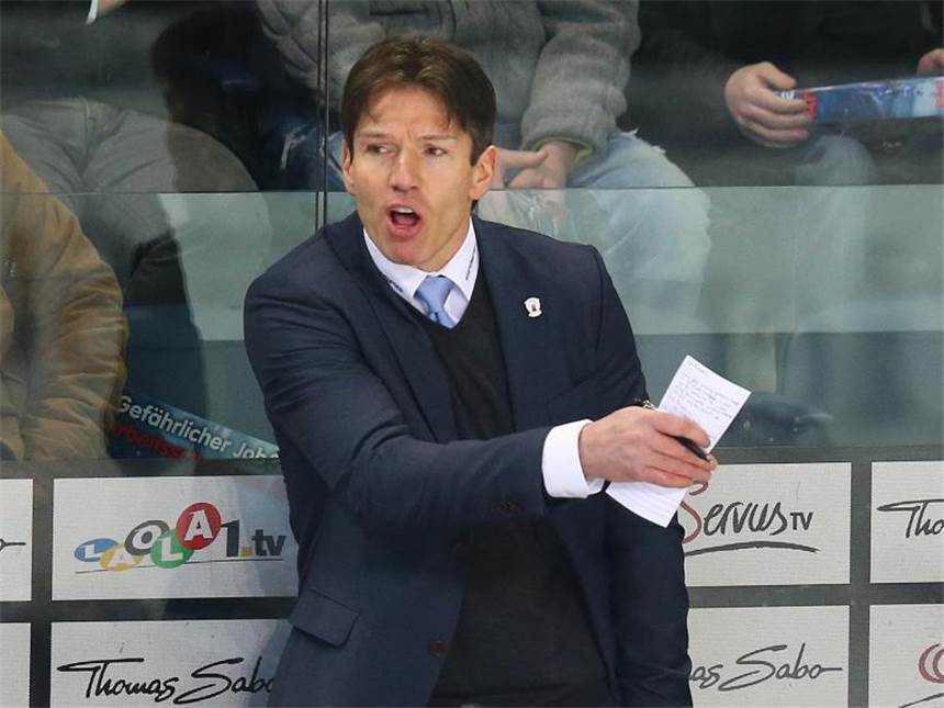 Eisbären Berlin weiter DEL-Tabellenführer Uwe Krupp ist der Trainer der Eisbären Berlin. Foto: Daniel Karmann