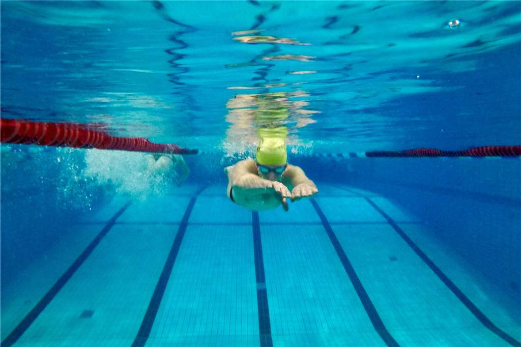 Coronavirus: Triathleten sagen Trainingslager in Südfrankreich ab Uwe Sedey beim 24-Stunden-Schwimmen in Coesfeld - derzeit muss das Schwimmtraining allerdings ausfallen.