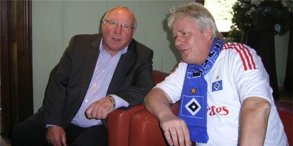 Nach Tod von Uwe Seeler: Vereinsvorsitzender erinnert sich an Gänsehaut-Moment im Hamburger Hotel Uwe Seeler (l.) traf sich 2011 mit dem Vorsitzenden des BSV Heeren, Ulrich Eckei, im Hotel Engel in Hamburg.