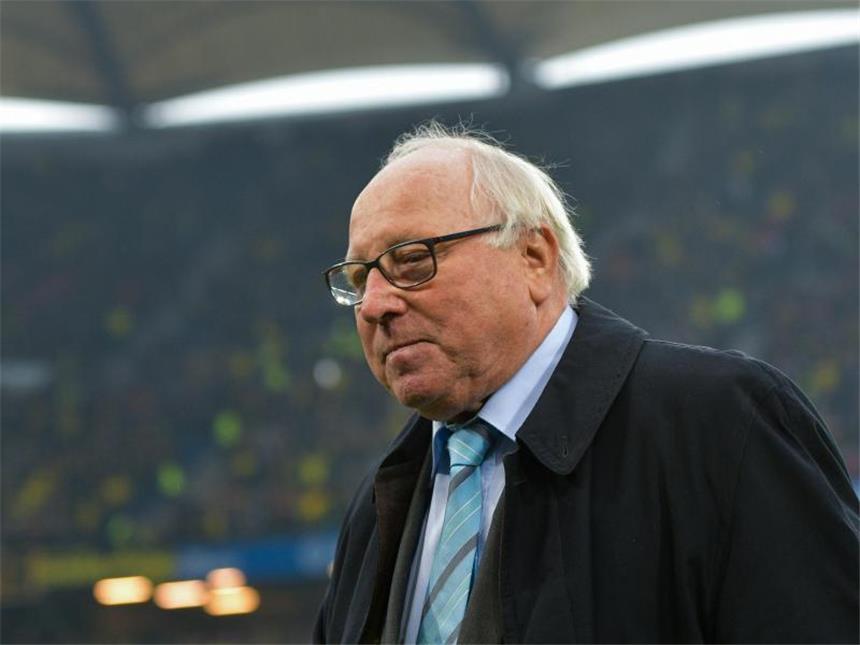 Herzschrittmacher für HSV-Idol Uwe Seeler Uwe Seeler wurde ein Herzschrittmacher eingesetzt. Zum Spiel gegen Mainz will er wieder im Stadion sein. Foto: Axel Heimken