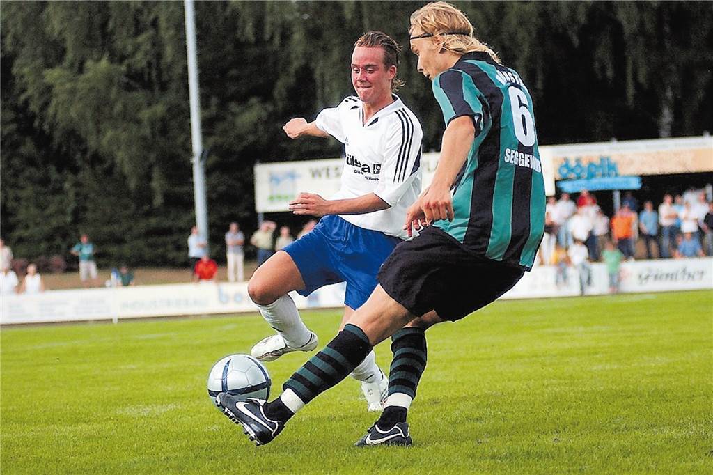 Anekdoten mit Brinkmann, Sammer und Co.: Uwe Seggewiß blickt auf seine Laufbahn zurück Uwe Seggewiß im Trikot des SC Preußen, hier im Duell mit dem SuS Stadtlohn und Marcel Terhaar.