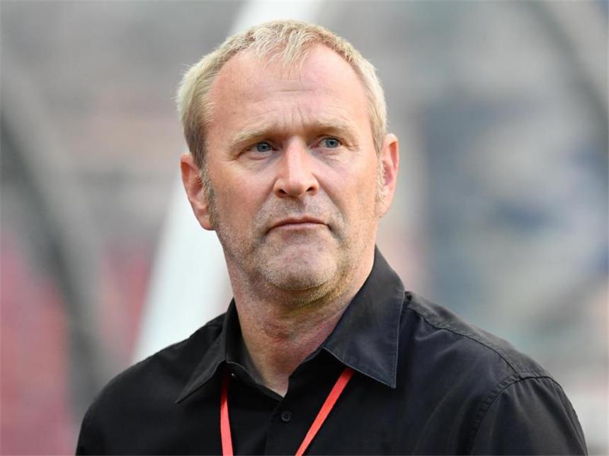 Wieder Unruhe: FCK-Aufsichtsrat wollte Sportchef entmachten Uwe Stöver ist Sportdirektor des 1. FC Kaiserslautern. Foto: Uwe Anspach