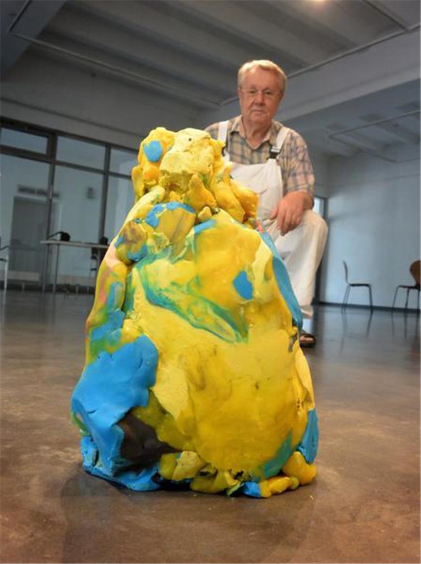 Dieser Klumpen Kinder-Knete soll Kunst sein Uwe Will vor dem "Kunststück".