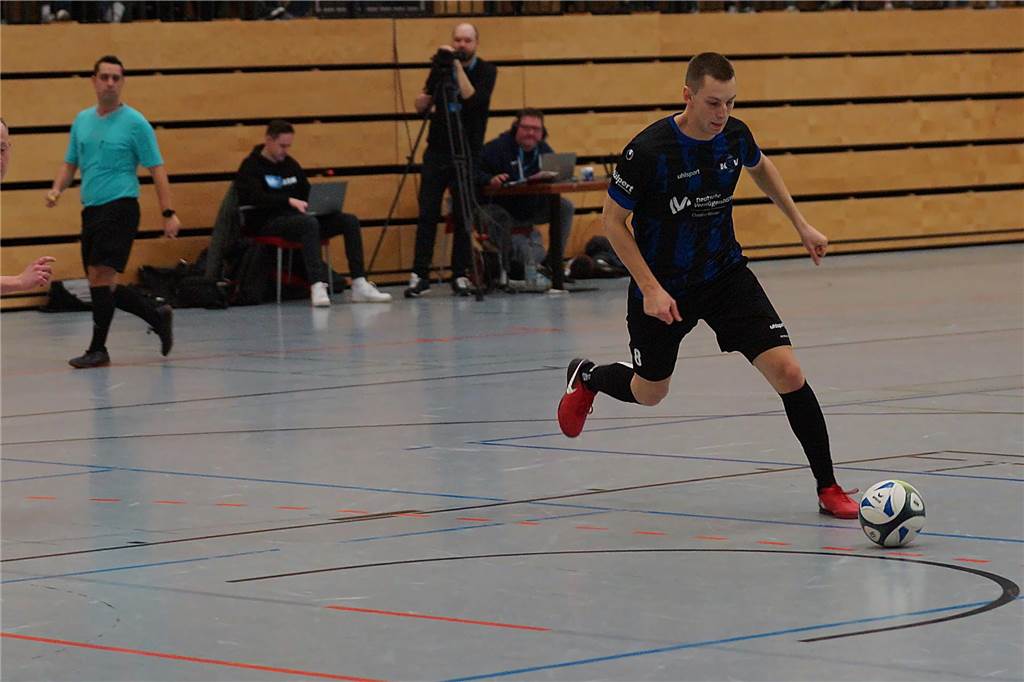 Val-Leander Wettklo wird Torschützenkönig: „Hemmerde hat uns rausgecoacht“ Val-Leander Wettklo erzielte bei der Hallenstadtmeisterschaft Unna neun Tore.