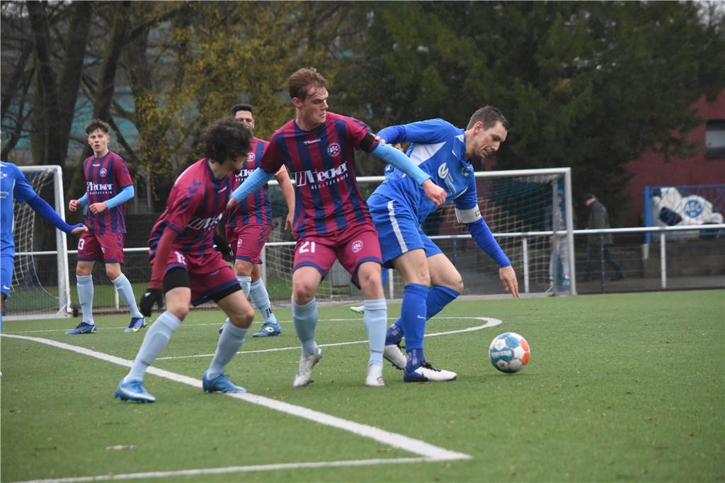 Mit Alu-Glück: Torjäger Wettklo schießt den Königsborner SV zum Sieg Val-Leander Wettklo (r.) traf doppelt gegen den ASC 09 Dortmund II.