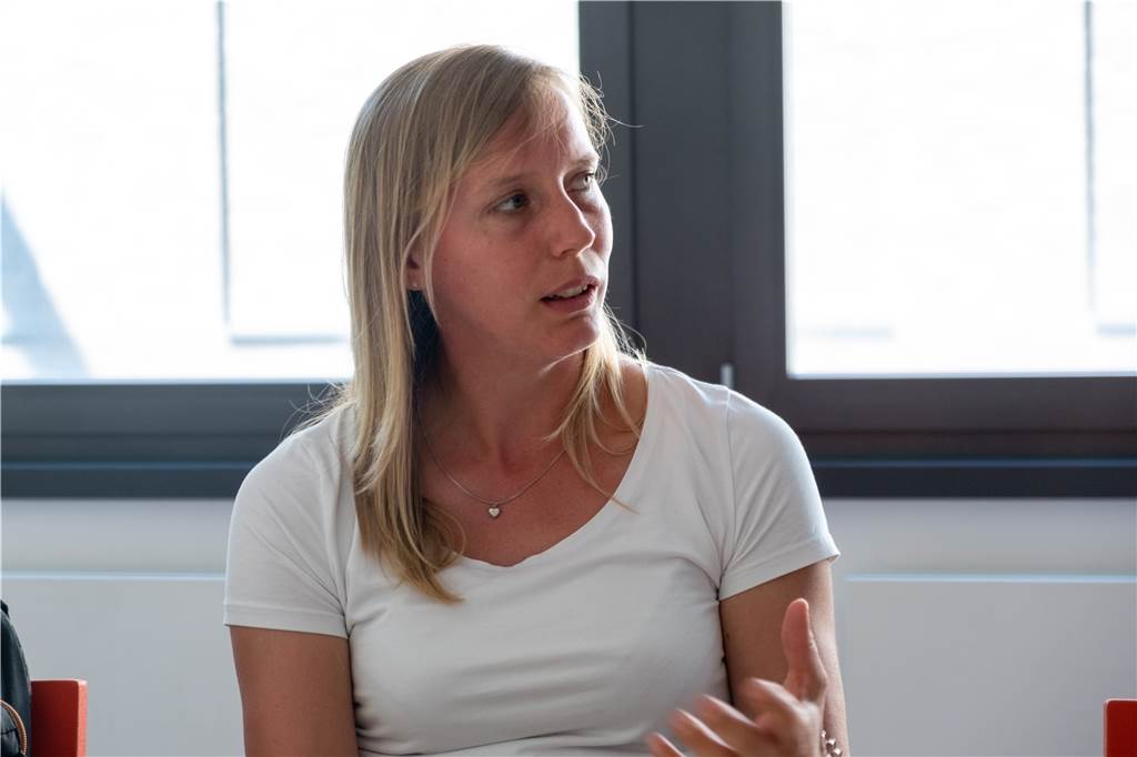 Was der BVB gegen sexualisierte Gewalt an Kindern unternimmt – und was noch fehlt Vanessa Heim arbeitet als Trainerin in der Fußballakademie.