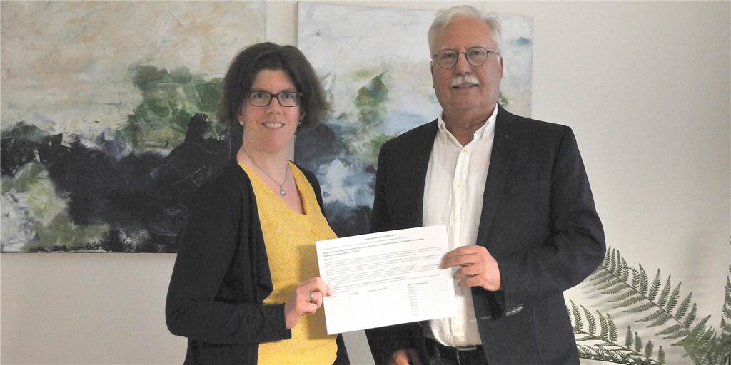 Bürgerbegehren soll Ratsbeschluss gegen Hans-Georg Althoff kippen Vanessa Lisseck und Andreas Banger stehen gemeinsam mit Prof. Peter Mönkediek, der beim Fototermin verhindert war, als Vertretungsberechtigte für das Bürgerbegehren.
